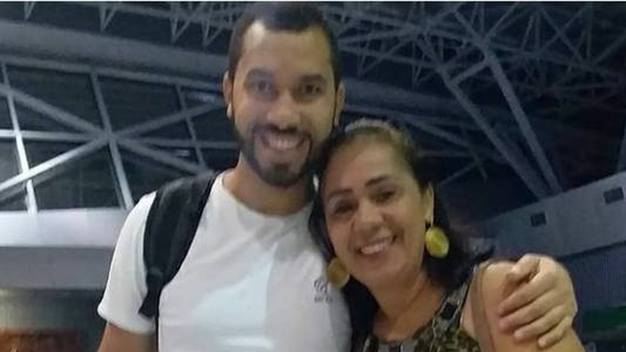 Mãe de Gil do Vigor revela em livro que se prostituiu para sustentar família
