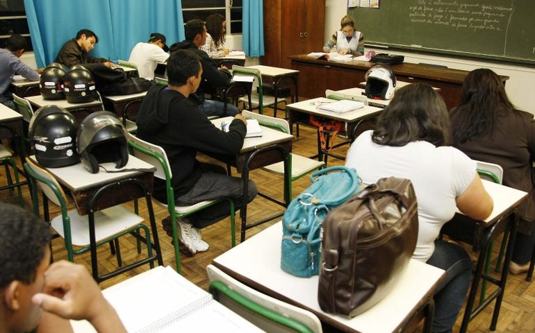 Oferta de educação para jovens e adultos é tema de audiência nesta tarde