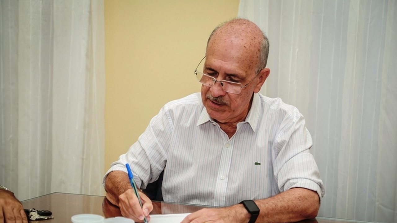 Prefeito Ronaldo Lopes assina ordem de serviço para nova ponte da Ponta Mofina