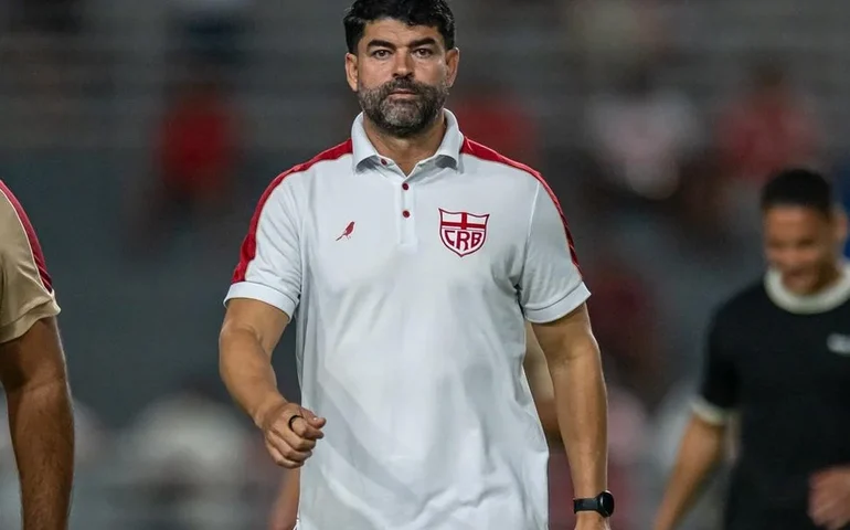 CRB oficializa saída do diretor Ari Barros após sequência negativa na temporada