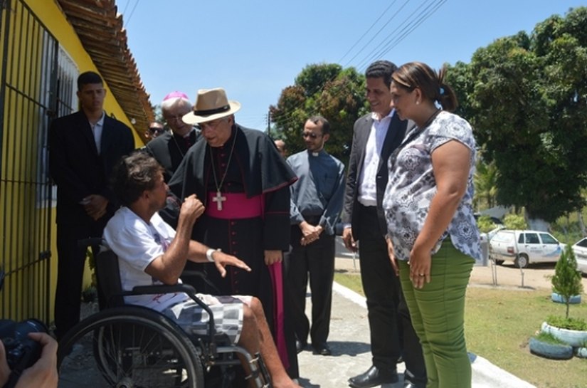 Representante do Papa Francisco visita comunidade acolhedora em Penedo