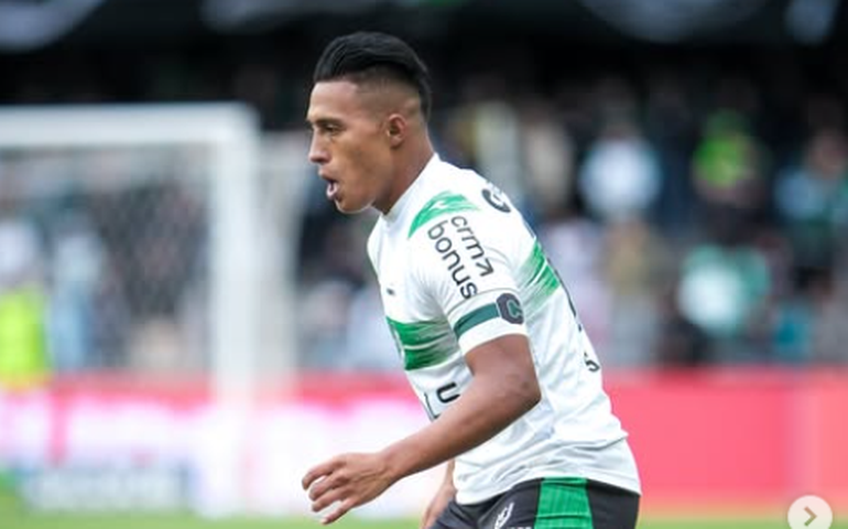 Em jogo truncado, Coritiba marca no fim e vence o Vila Nova na estreia da Série B