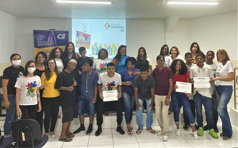 Jovem atendida pela Semas consegue emprego após cursos em parceria com o CIEE