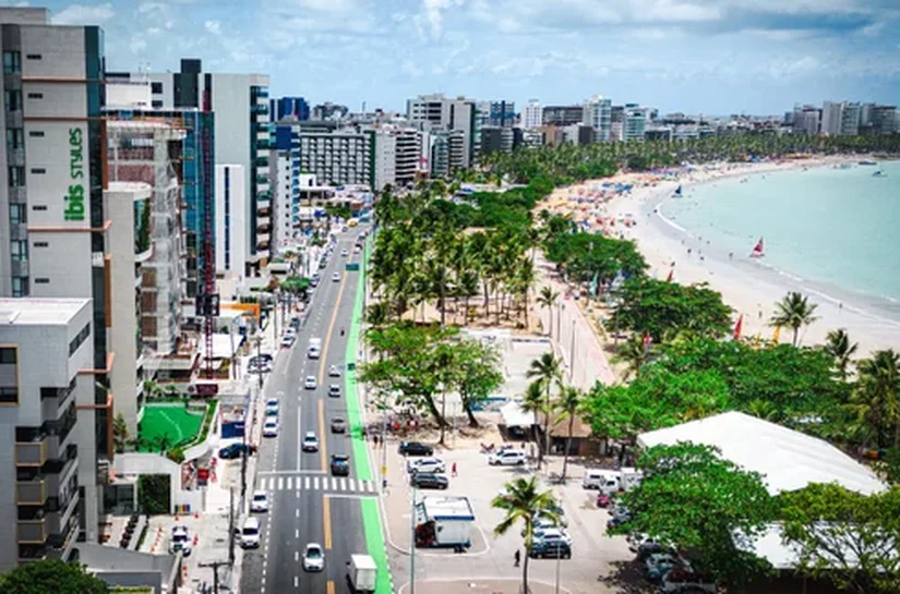 Faixa Verde da orla marítima de Maceió garante segurança e mobilidade
