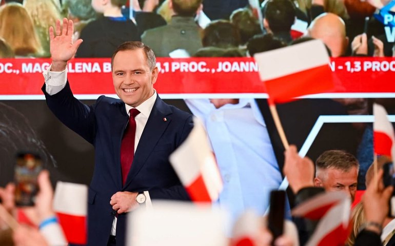 Conservador Karol Nawrocki vence eleição acirrada para a presidência da Polônia