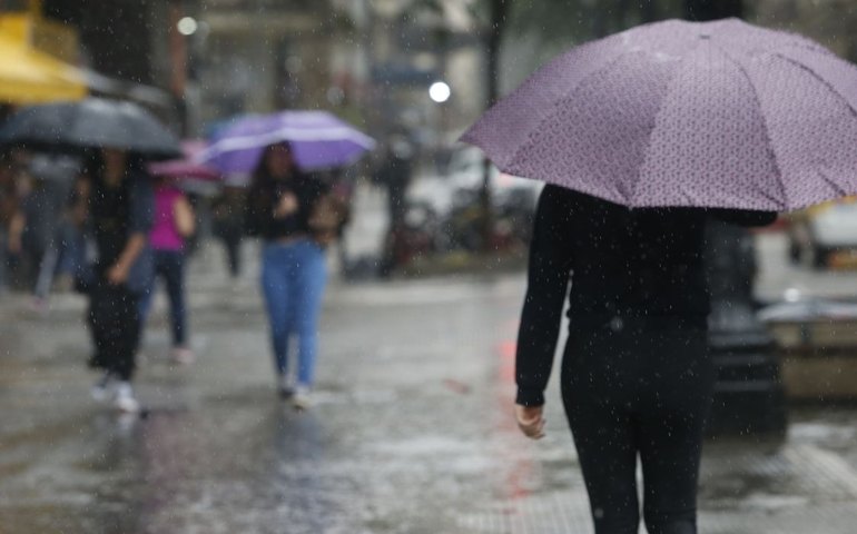 Previsão de chuvas intensas em 16 estados e DF