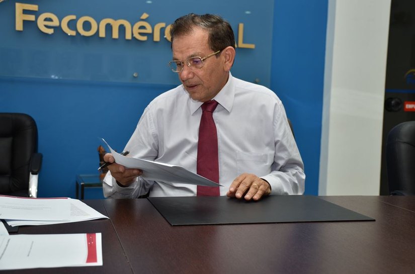 Fecomércio solicita antecipação de 13º salário dos servidores estaduais