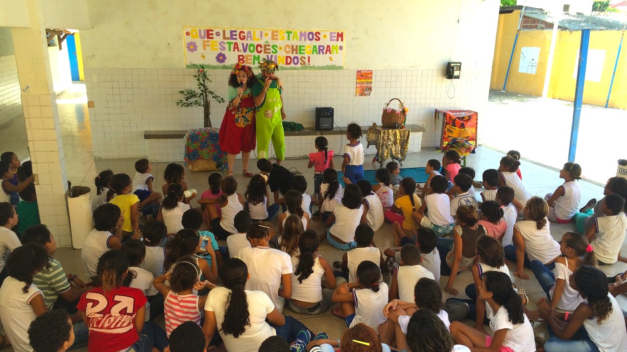 Espetáculo infantil ensina práticas sustentáveis a alunos de escola estadual