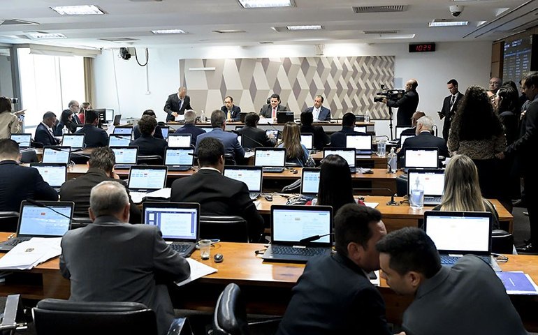 CCJ debateu violência nas escolas e novas regras sobre armas no primeiro semestre