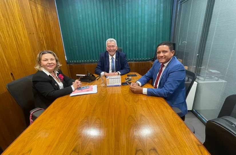 Prefeito Júlio alinha novas ações com deputado Paulão e secretária nacional Tereza Nelma