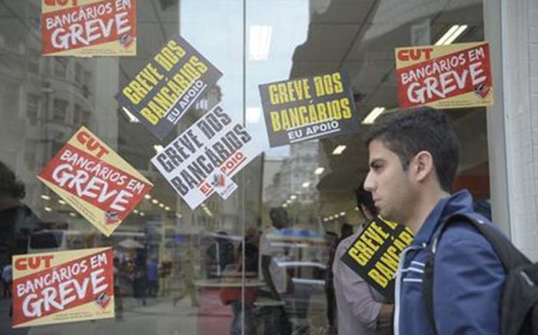 Bancários rejeitam proposta da Fenaban e decidem manter greve