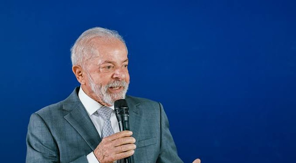Presidente teria se sensibilizado com mudança na data do evento, mas orientou auxiliares a não confirmarem sua presença