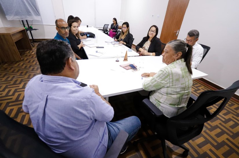 Prefeita Tia Júlia se reúne com organização e discute últimos detalhes da corrida em prol da saúde mental