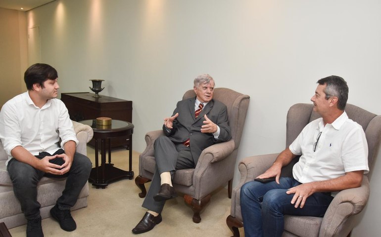 Governador discute ampliação da concessão de incentivos para o fortalecimento do turismo em Alagoas