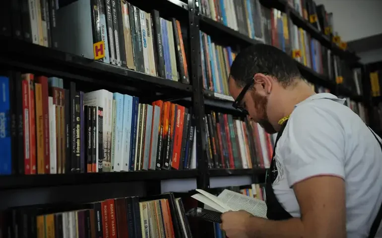 Neste Dia Nacional do Livro, veja 7 obras que vão virar filme ou série