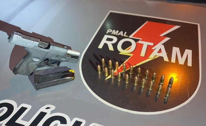 Pistola calibre 9mm estava na cintura do acusado Pistola calibre 9mm estava na cintura do acusado