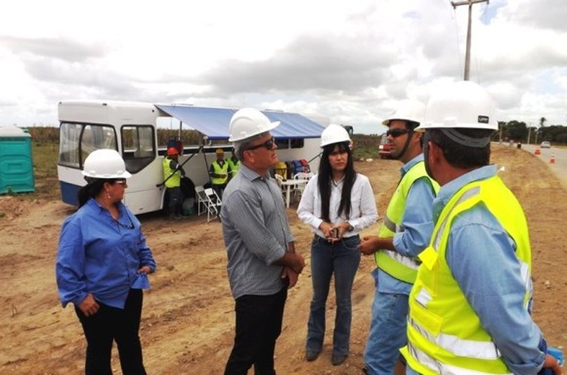 Obras do gasoduto Penedo-Arapiraca são vistoriadas pela Arsal e Algás