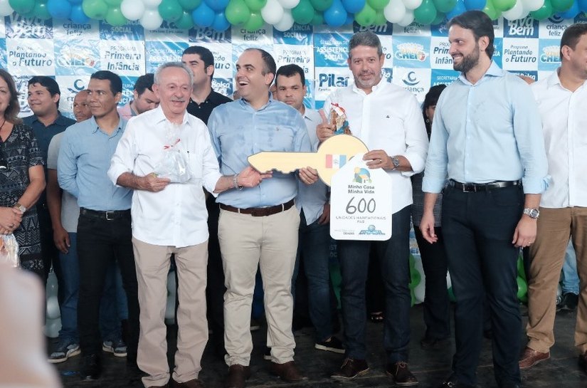 Benedito de Lira manda recursos para o construção de 40 mil casas em Alagoas