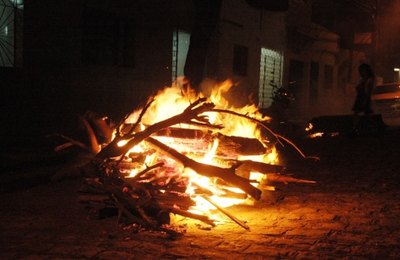 Prefeitura de Coruripe recomenda à população não acender fogueiras e não soltar fogos durante o mês junino