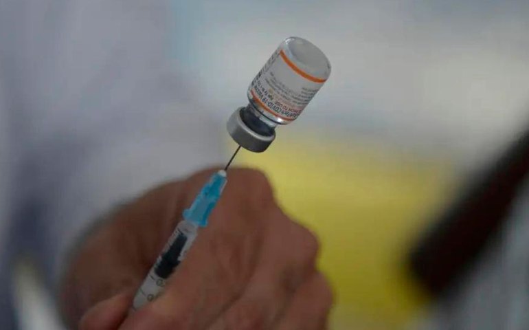 Reguladores dos EUA aprovam vacinas atualizadas contra covid-19 da Pfizer e Moderna