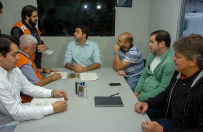 Chuvas: prefeito Rui Palmeira reúne força-tarefa na Defesa Civil