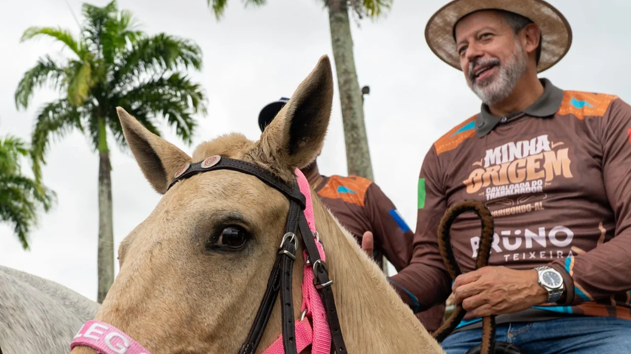 “Cavalgada é resistência cultural e homenagem ao trabalhador que sustenta o Nordeste”, diz Arthur Lira em Maribondo