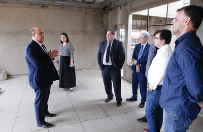 Presidente do TJAL, Fernando Tourinho, visita obra do Fórum de São Luís do Quitunde