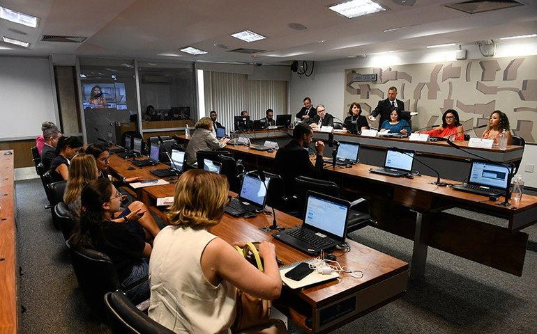 Debatedores cobram investimento em triagem neonatal