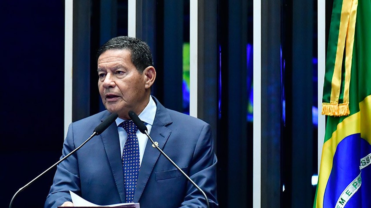 Hamilton Mourão cobra decisão do STF sobre condenados do 8 de Janeiro