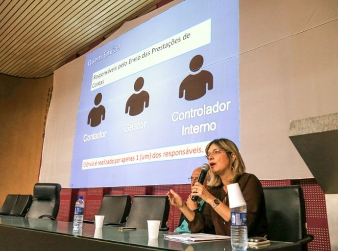 Gestores conhecem novo sistema para o envio de prestação de contas ao TCE