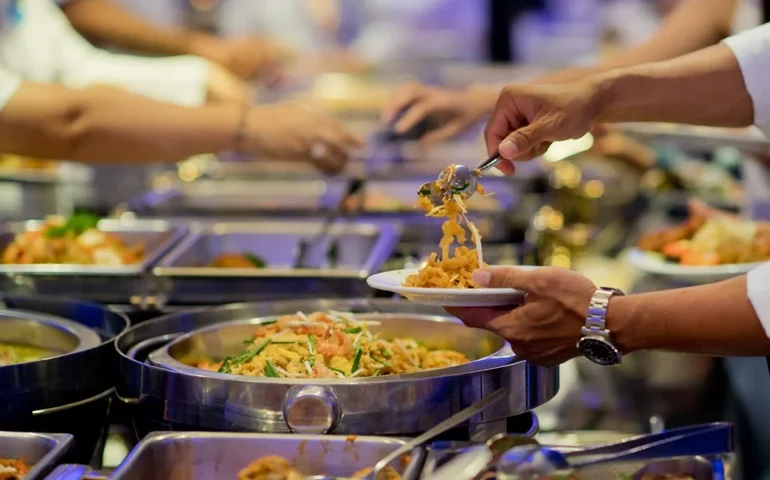 Preço médio da refeição fora de casa já chega a R$ 46,60 no Brasil