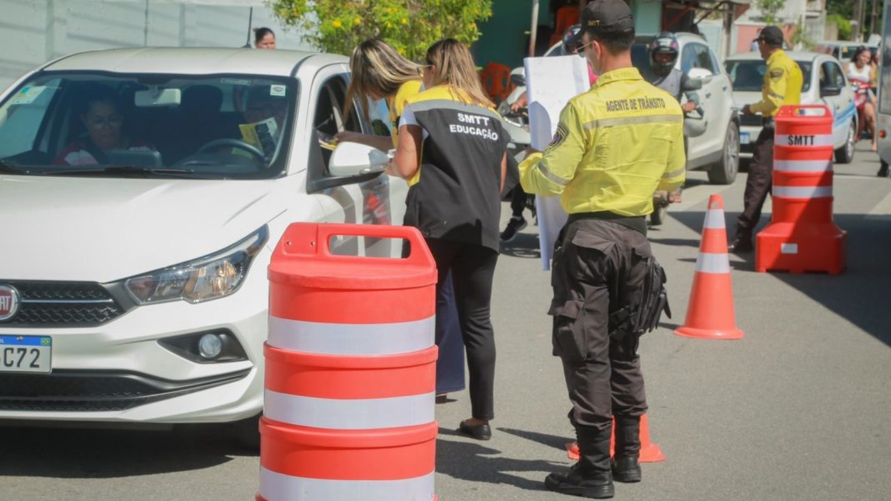 SMTT Penedo realiza blitz educativa sobre a campanha Maio Amarelo