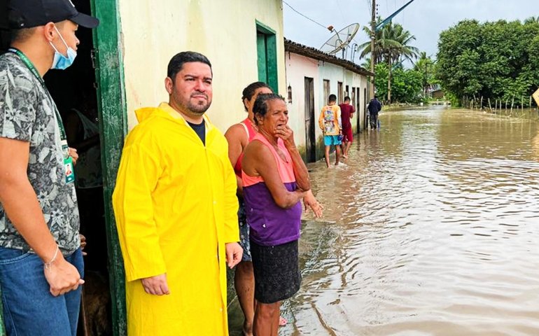 Prefeito anuncia criação do auxílio emergencial municipal às vítimas das chuvas em Viçosa