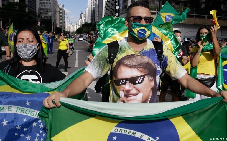 Como auxílio emergencial pode impactar a popularidade de Bolsonaro