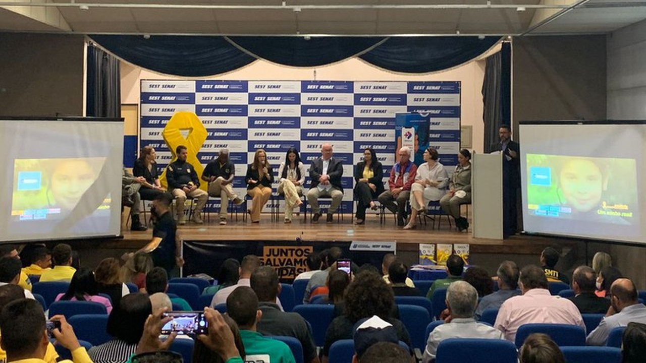 PRF/AL participa do evento de abertura Maio Amarelo em parceria com outras entidades de trânsito