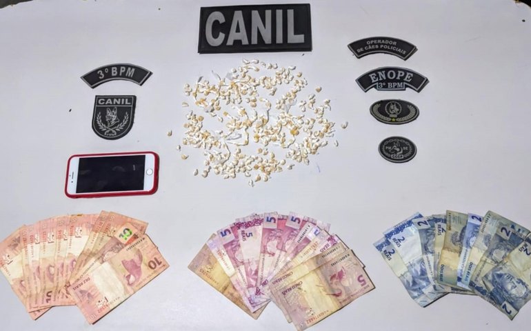PM prende foragido por estelionato e apreende arma, drogas e menores por tráfico
