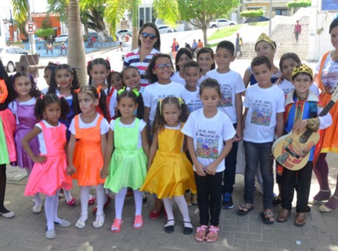 Dia Nacional do Livro Infantil é festejado com apresentações em Coruripe