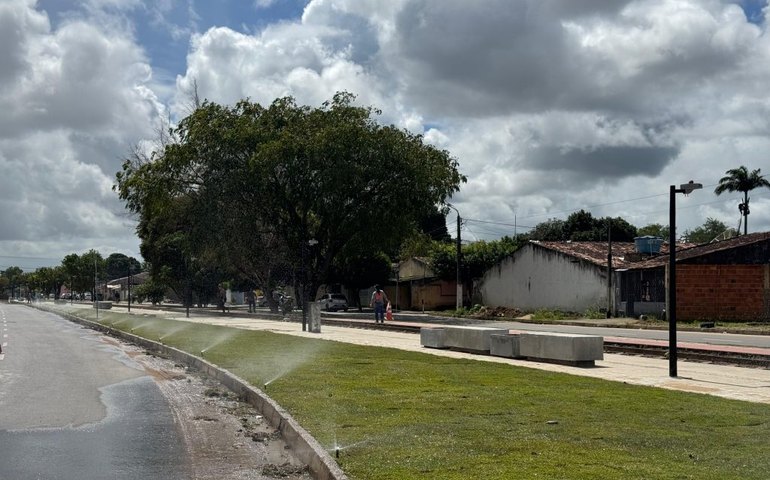 Arapiraca implanta projeto de irrigação inteligente na Ciclovia do Trabalhador