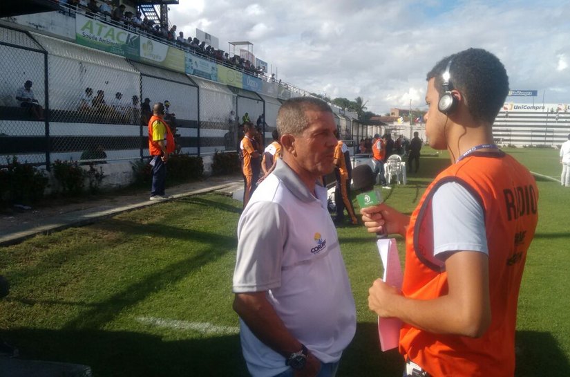 Diretoria do Coruripe dispensa atacante e efetiva Carlinhos Marechal como técnico