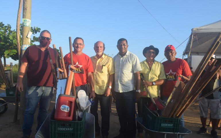 Iteral participa da entrega de kits da roça no assentamento Padre Cícero, em Teotônio Vilela