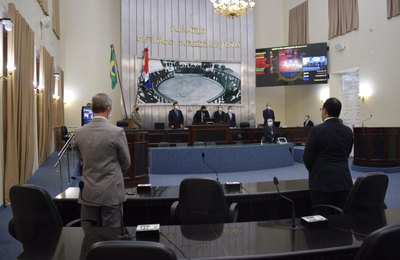 Plenário da ALE faz um minuto de silêncio pelas vítimas da pandemia