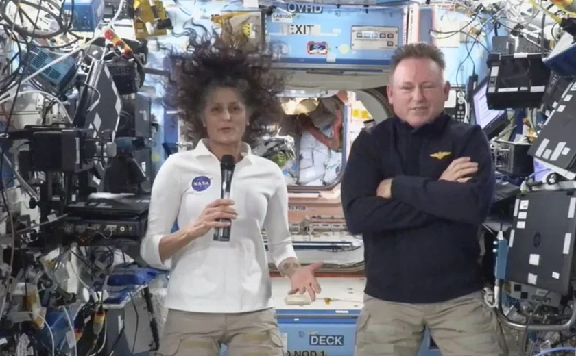 Astronautas 'presos' no espaço retornam à Terra nove meses depois