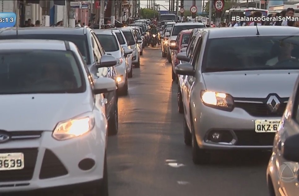 Apagão deixa trânsito caótico em Aracaju