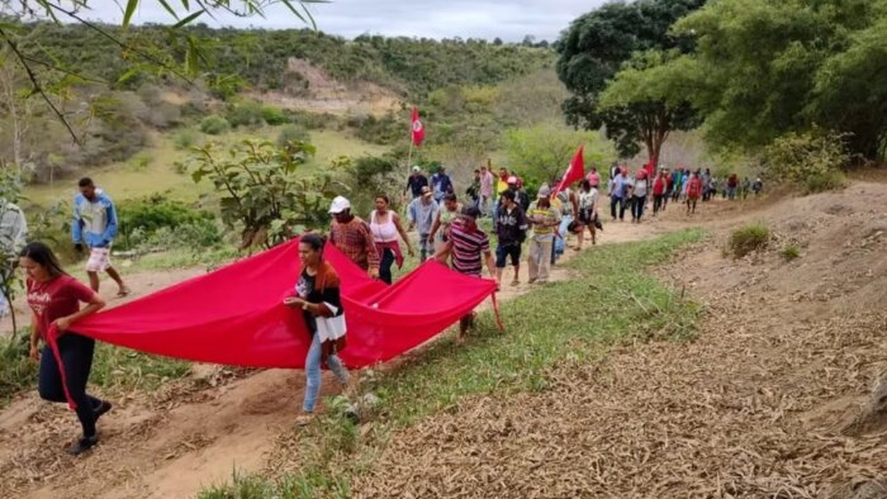 MST ocupa três áreas na Bahia, após deixar terreno da Embrapa em Pernambuco