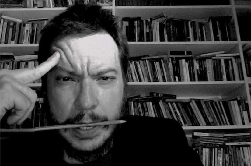 Sesc abre inscrições para Arte da Palavra com o minicurso Contos Para o Próximo Milênio com o literário Ronaldo Bressane