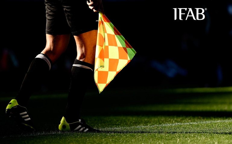 Ifab aprova testes para substituições extras no futebol em caso de concussão