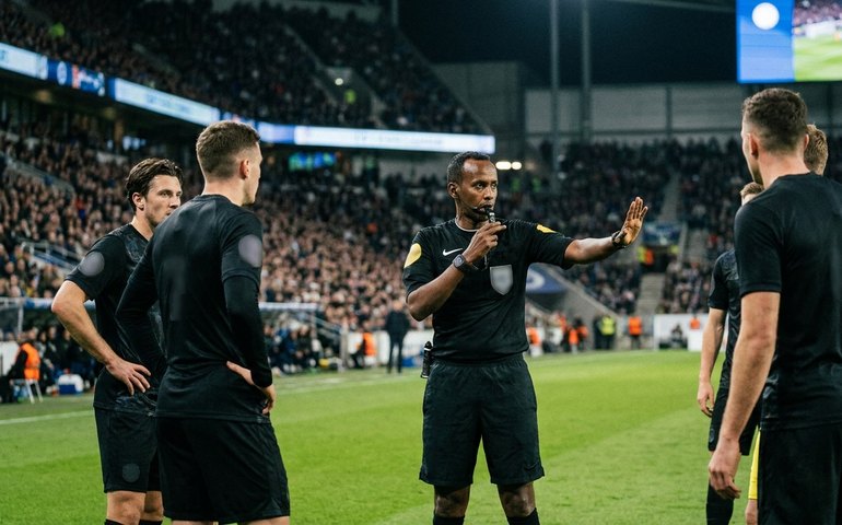 Árbitro somali fora da Copa do Mundo apitará a Supercopa da Uefa