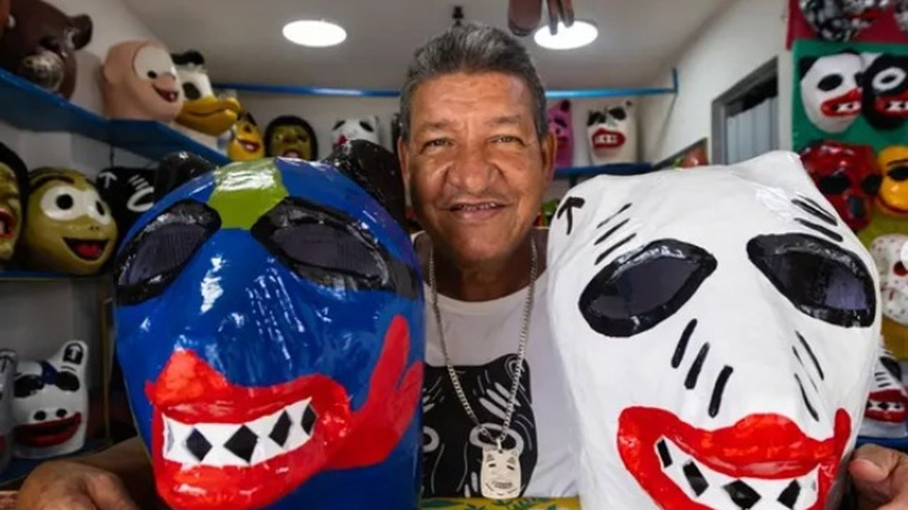 'La ursa', máscara símbolo do Carnaval de Olinda e destaque em 'O Agente Secreto', ganha exposição no Catete