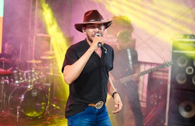 Apresentações de Dudu Vaqueiro e Banda Xamego de Menina fazem sucesso na segunda noite do São João do Povo, em Palmeira