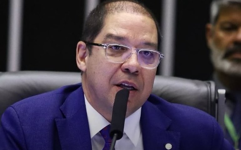 Líder do PL, Altineu Côrtes evita orientar bancada na Alerj e defende voto individual sobre prisão de Bacellar